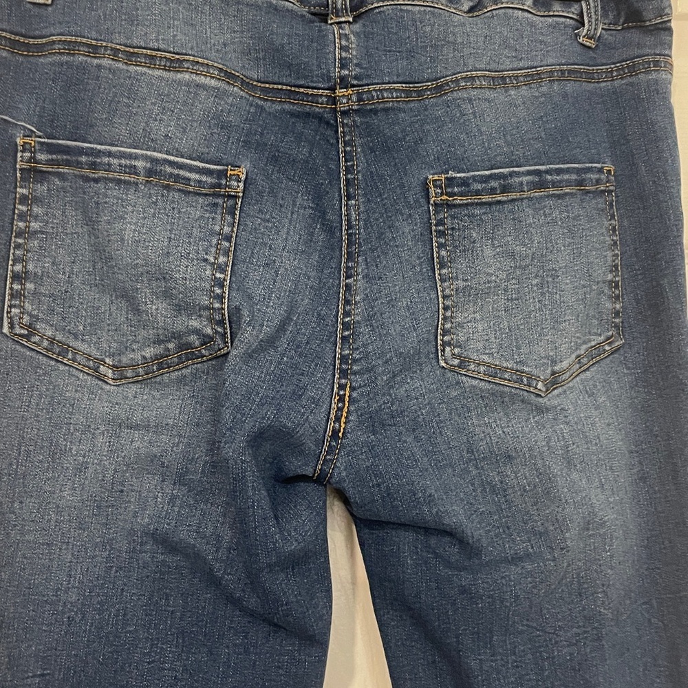 Elliott Lauren Blue Cropped Jeans with embellished Red Embroidery in size 8 - Picture 6 of 9